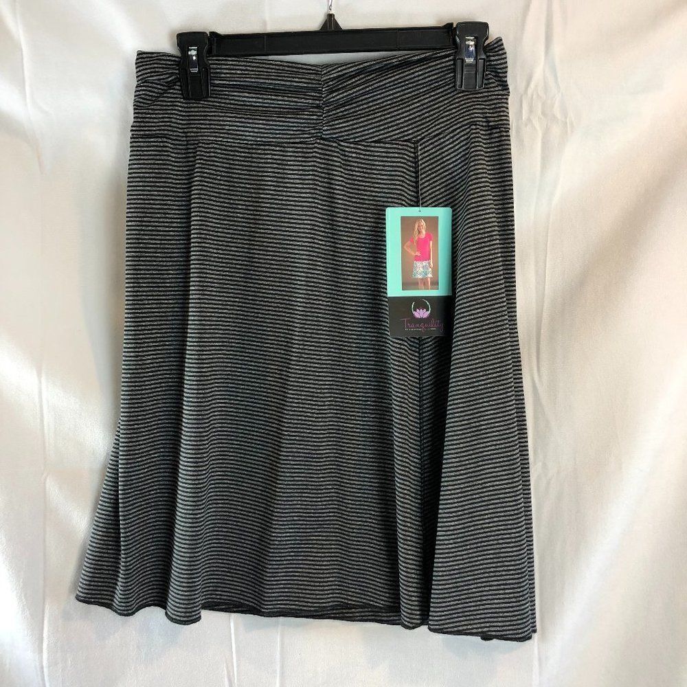 TRANQUILITY NWT WOMENS SKIRT SIZE S. SB